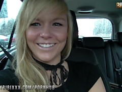 Amateur, Blonde, Sucer une bite, Voiture, Tir de sperme, Fait maison, De plein air, Public