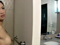 Asiatisch, Grosse titten, Masturbation, Im freien, Pool, Transfrau, Dusche, Titten