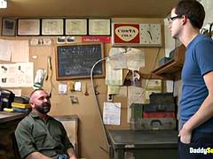 デカチン, ゲイ