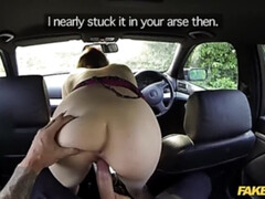 Enthousiasteling, Pijpbeurt, Auto, Sperma shot, Hondjeshouding, Sperma in gezicht, Buiten, Gezichtspunt