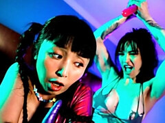 Doigter, Interracial, Embrassement, Lingerie, Masturbation, Rasée, Dénudage, Nénés