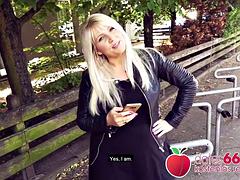 Blond, Europees, Flashing, Duits, Hardcore, Rijpe lesbienne, Moeder die ik wil neuken, Openbaar