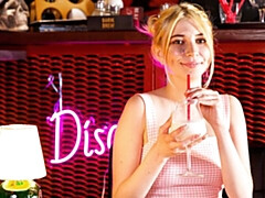 Grosser arsch, Blondine, Fingern, Rasiert, Kurzes haar, Solo, Entkleiden, Jungendliche (18+)