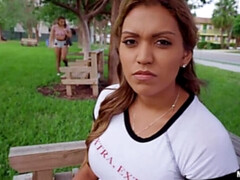 Amerikanisch, Braunhaarige, Sperma im mund, Fingern, Lecken, Natürlichen titten, Höschen, Strümpfe