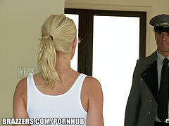 Gros cul, Sucer une bite, Doigter, Réalité