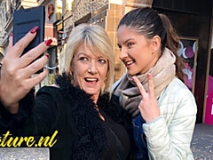 18 ans, Lécher le cul, Blonde, Plantureuse, Lesbienne, Mature, Strapon, Jouets