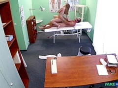 Arzt, Hundestellung, Aufs gesicht abspritzen, Fingern, Lecken, Krankenschwester, Büro, Muschi