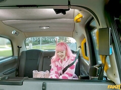 デカパイ, フェラチオ, ブーツ, イギリス人, 車, 中出し, アウトドア, オマンコ