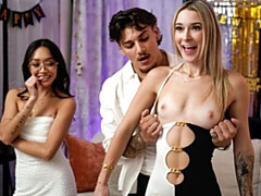 Grosser arsch, Grosser schwanz, Blasen, Braunhaarige, Hundestellung, Natürlichen titten, Jungendliche (18+), Titten