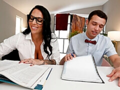 Culo grande, Tetas grandes, Morena, Estilo perrito, Pajear, Madres para coger, Estriptis, Tatuaje