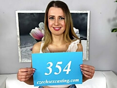 18 jaar, Grote kont, Grote lul, Blond, Pijpbeurt, Hondjeshouding, Natuurlijke tieten, Tieten likken