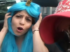 Anal, En gros plan de très près, Dansant, Doigter, Hard, Masturbation, Public, Solo