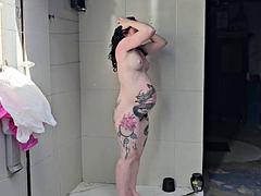 Pregnant Marcio Baiano Shaves and Showering Her Pussy