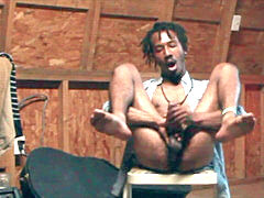 Verga grande, Negro, Al aire libre