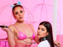 Morena, Fetiche, Penetracion con dedos, Besar, Lesbiana, Masturbación, Coño, Medias largas