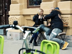 In den arsch, Schlafzimmer, Blondine, Aufs gesicht abspritzen, Handjob, Küssen, Natürlichen titten, Piercing