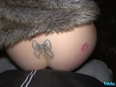 Hundestellung, Aufs gesicht abspritzen, Fingern, Im freien, Öffentlich, Muschi, Schlucken, Nass