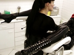 Cheyenne de Muriel is helping a dude that loves jerking off