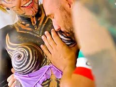 Анальный секс, Глубокая глотка, Сперма на лице, Лизание, Мастурбация, Оргии, Пирсинг, Сиськи