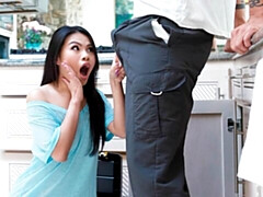 Азиатки, Большой член, Минет, Собачьи, На кухне, Натуральные сиськи, Молоденькие, Сиськи