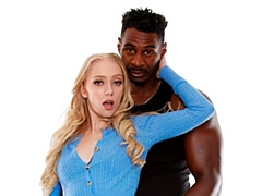 Gros cul, Grosse bite, Blonde, Sucer une bite, En levrette, Seins naturels, Adolescente, Nénés