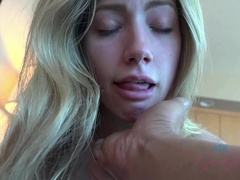 Amateur, Penetracion con dedos, Novia, Pov, Público, Coño, Afeitado, Fumando