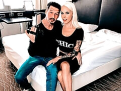 Leie, Grosser arsch, Grosser schwanz, Blondine, Blasen, Hundestellung, Milf, Tätowierung