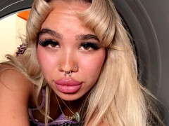 Blondine, Blasen, Kehlenfick, Fussjob, Handjob, Masturbation, Rasiert, Hintern versohlen