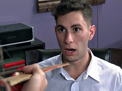 デカパイ, オフィス, タトゥー