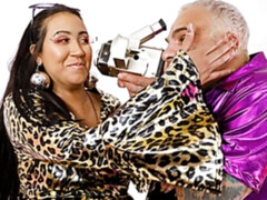Enthousiasteling, Slaapkamer, Grote lul, Pijpbeurt, Latijnse vrouw, Moeder die ik wil neuken, Zwanger, Tatoeage