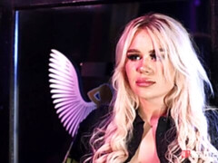 Gros cul, Grosse bite, Gros seins, Blonde, Sucer une bite, En levrette, Mère que j'aimerais baiser, Jarretelles