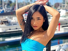 18 ans, Cul, Noire, Sucer une bite, Branlette thaïlandaise, Masturbation, Seins naturels, Maigrichonne