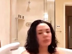 Gros seins, Sucer une bite, Douche, Solo