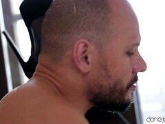 Grosse bite, Sucer une bite, Européenne, Piercing, Chatte, Rasée, Pute, Tatouage