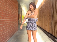 Anal, En gros plan de très près, Extrême, Masturbation, Orgasme, Public, Solo, Jouets