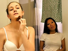 Leie, Asiatisch, Hinter den kulissen, Blondine, Japanische massage, Dürr, Tätowierung, Spielzeuge