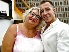 Mooie dikke vrouwen, Grote kont, Grote lul, Grote mammen, Blond, Pijpbeurt, Mollig, Hondjeshouding