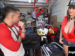 Mooie dikke vrouwen, Grote kont, Bruinharig, Mollig, Reusachtig, Latijnse vrouw, Buiten, Tieten likken