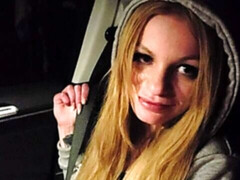 Leie, Blasen, Auto, Sperma im mund, Spermaladung, Handjob, Lecken, Tätowierung