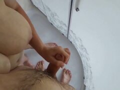 Grosser schwanz, Handjob, Selbstgemacht, Wichsen, Reif, Mutti, Natürlichen titten, Titten