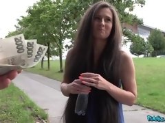 Sucer une bite, Brunette brune, En levrette, Branlette thaïlandaise, Pov, Dénudage, Adolescente, Nénés