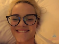 Amateur, Cul, Salle de bains, Sucer une bite, Pieds, Branlette thaïlandaise, Lunettes, Nénés