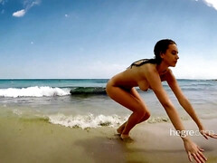 Nana, Plage, Gros seins, Brunette brune, Plantureuse, Seins naturels, Adolescente, Nénés