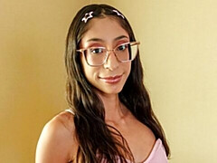 18, デカ尻, デカパイ, 毛深い, ガリガリ, 一人, ストリッピング, ティーン