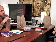 Anal, Sucer une bite, Homosexuelle, Poilue, Branlette thaïlandaise, Hard, Bureau, Tatouage