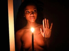 Gros cul, Grosse bite, Sucer une bite, En levrette, Noir ébène, Rasée, Maigrichonne, Adolescente