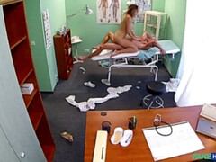 Amateur, Sucer une bite, Couple, Médecin, En levrette, Léchez, Uniforme, Voyeur