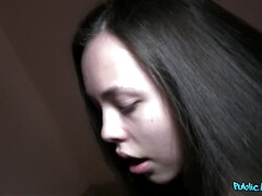 Amateur, Nana, Sucer une bite, Brunette brune, Faciale, Argent, Pov, Public