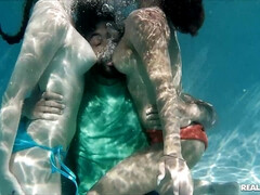 美女, フェラチオ, バック, キス, なめる, プール, オマンコ, 三人