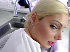 Blonde, Sucer une bite, Faciale, Talons, Cuisine, Grande, Adolescente, Nénés